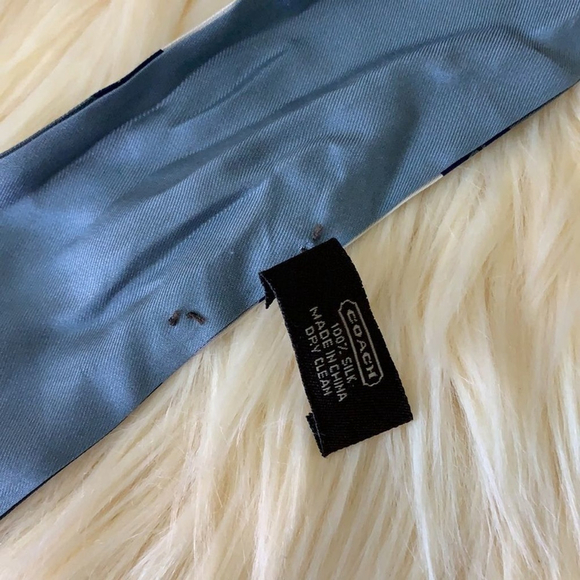 AUTHENTIC COACH WOMEN SCARF - Picture 2 of 3